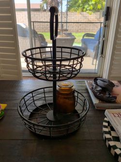 Metal tiered tray