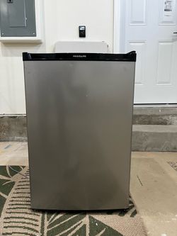 Frigidaire Mini Refrigerator