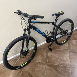 GT  AGGRESSOR Mountain Bike LIKE NEW!! 