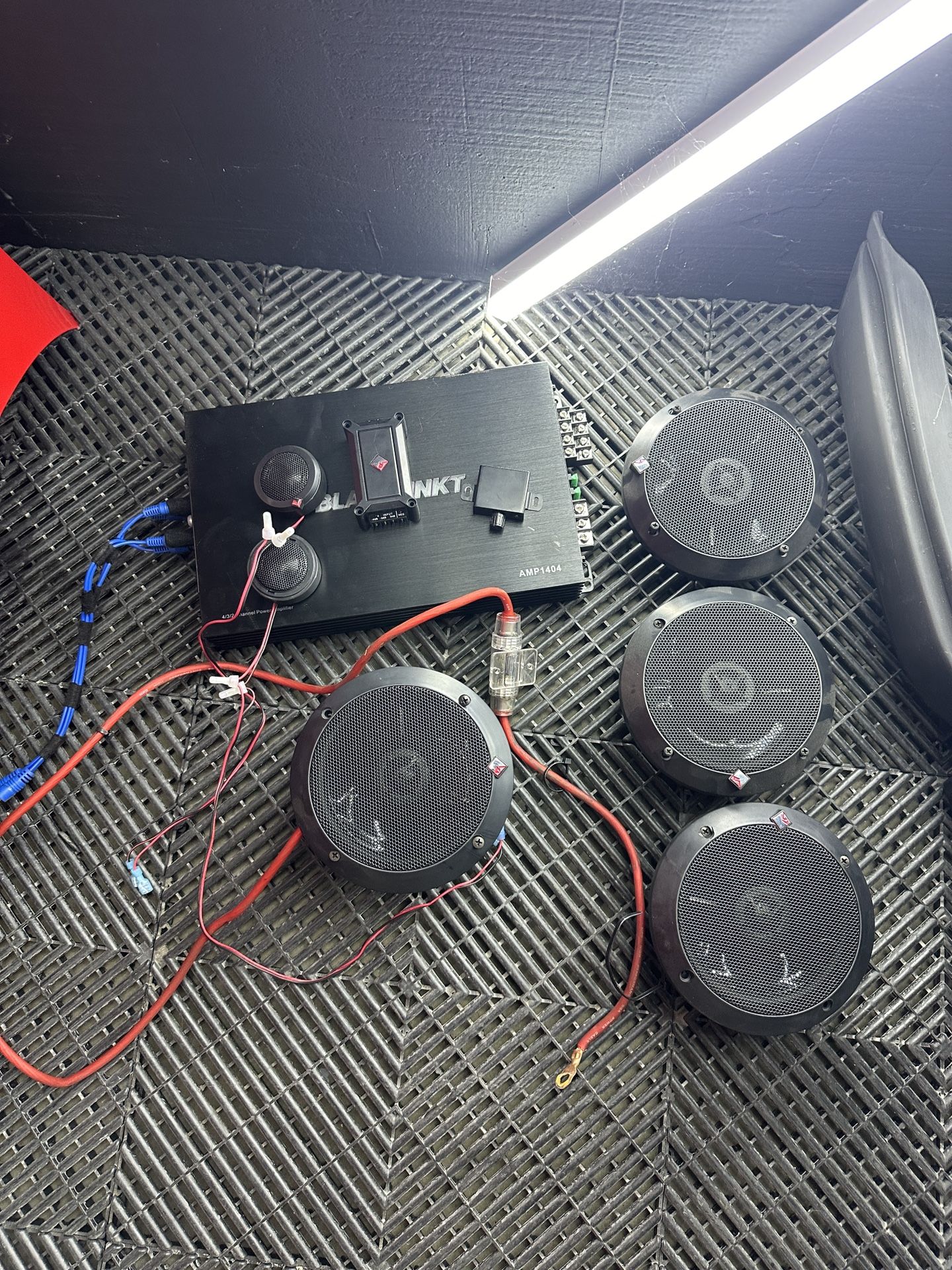 Speaker System With Amp