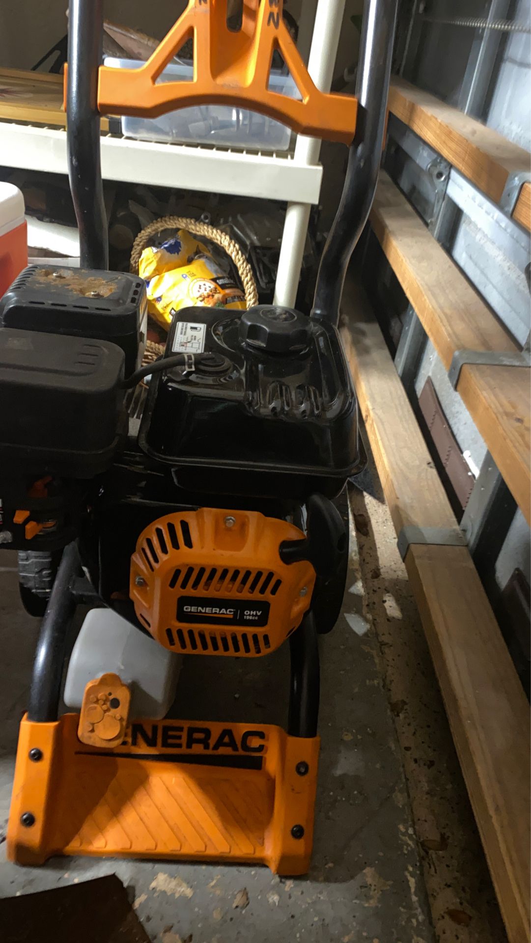 Generac pressure washer!… 2800psi! Wand and hose not included! Less