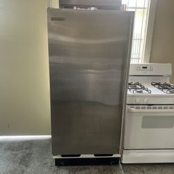 ELECTROLUX UPRIGHT FREEZER STAINLESS STEEL WITH INTERNAL ICE MAKER