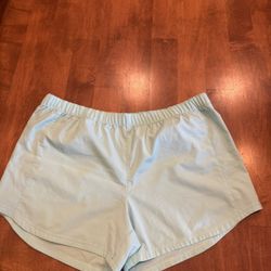 Woman’s Columbia PFG shorts shipping available