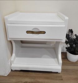 White Painted Wood Nightstand with Drawer
