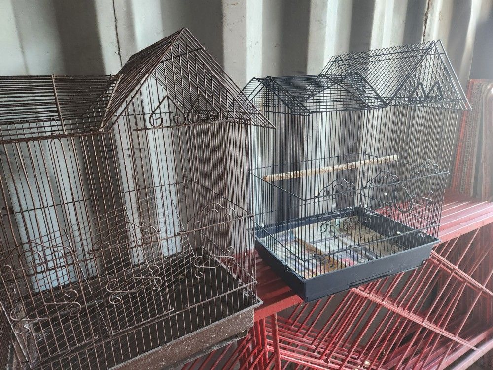 Ranch House Bird Cage-Small for Sale in Virginia Beach, VA - OfferUp