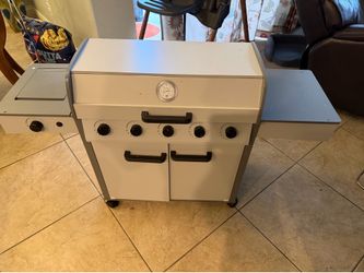 Members Mark 5 burner grill Playset