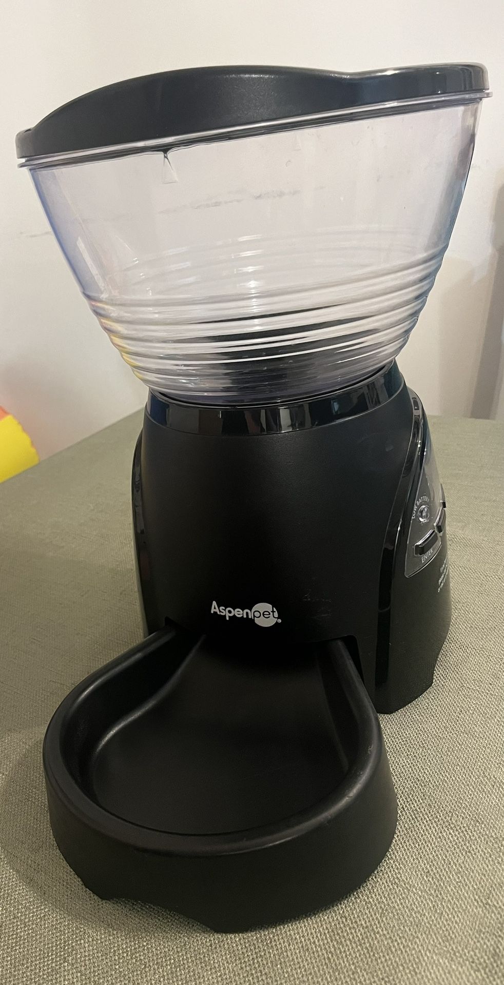 Aspen Pet Lebistro Food Dispenser