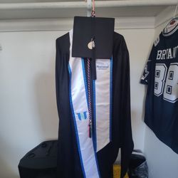 Cap And Gown 5' 10"- 6'1"