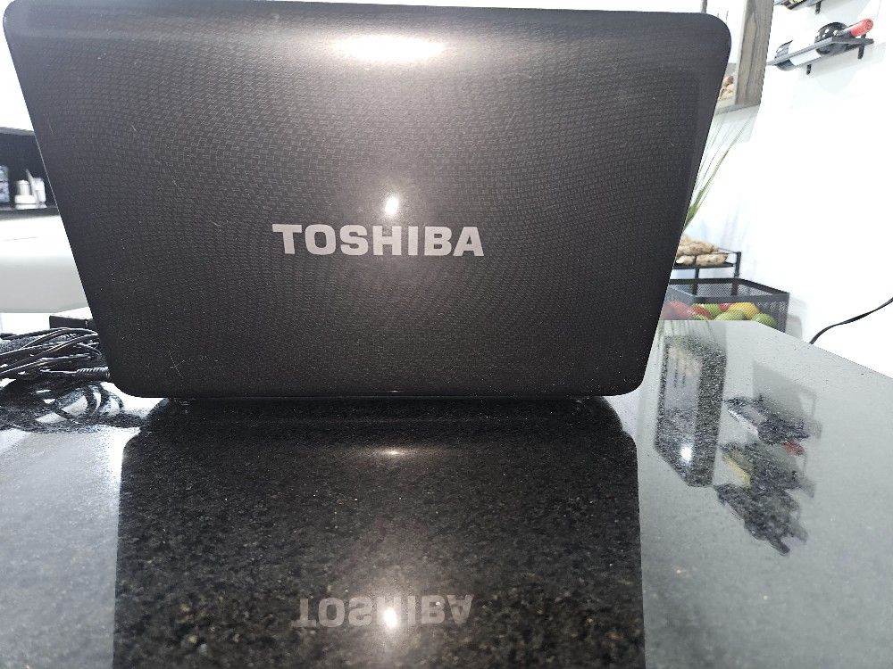 Laptop TOSHIBA WINDOWS 7