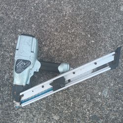 Matobo Hitachi NT65M2 Strap Tite Teco Nailer. Vgood Condition. For Pick Up Fremont Seattle. No Low Ball Offers Please. No Trades 