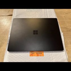 Microsoft Surface Laptop 5 R1S-00026 13.5” LCD 8GB RAM 512GB SSD Intel Core i5