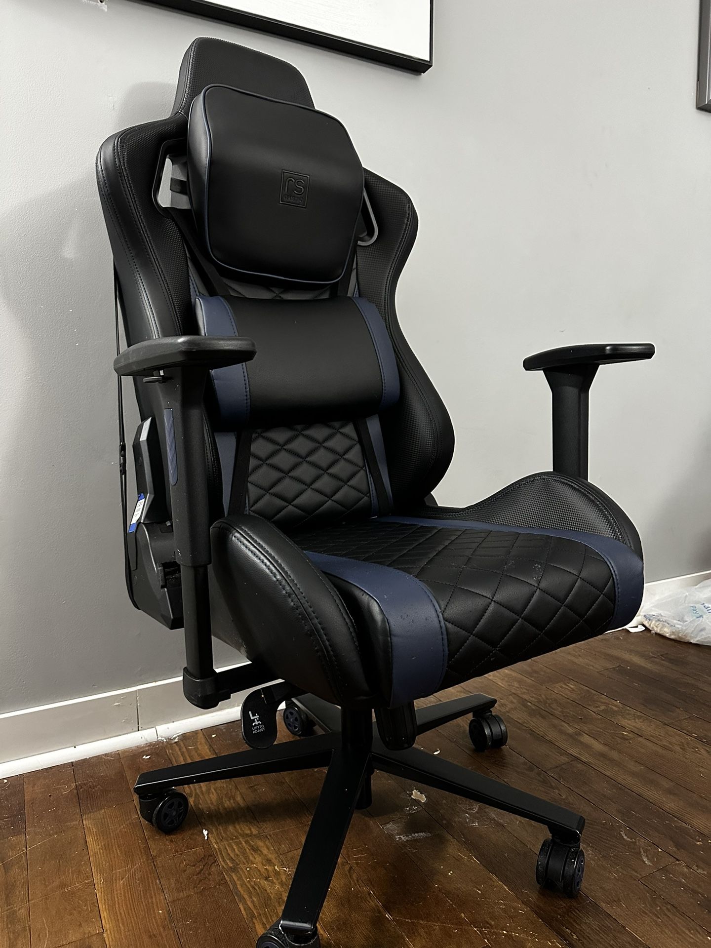 RS Davanti Leather High-Back Gaming Chair