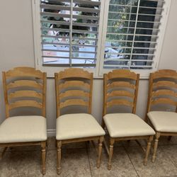 Set Of 4 Serrated Back Chairs (20.1 x 18.5 x 40.2 inches)
