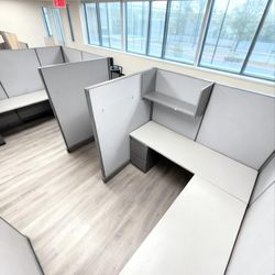 CUBICLES HERMAN MILLER. 6ft x 6ft x 6ft hight