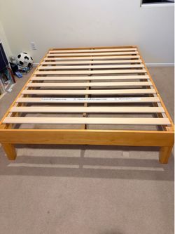 Zinus Queen size Platform bed frame