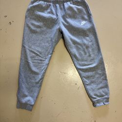 NIKE SWEATS HALF OFF ORIGINAL PRICE 