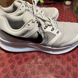 Nike Swift 3 Size 10