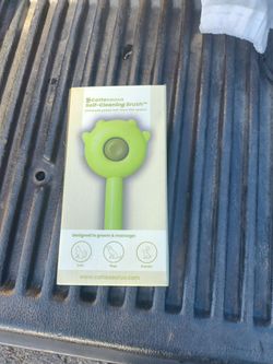 Self cleaning brush