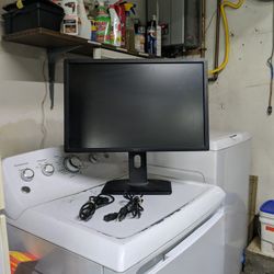 24" Dell monitor with cables