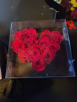 Perfect Box W/ Real Fresh Premium Roses 🌹. Birthday's. GRADUATIONS. ANNIVERSARY. Se habla espanol