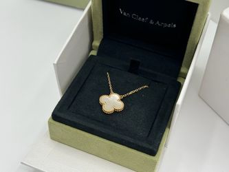 Van Cleef & Arpels necklaces Vintage Alhambra pendant