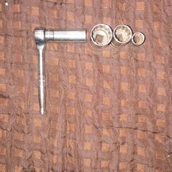 Brand New Snap On 1/4 Inch Socket Wrench With 4 Random Sockets