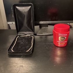 900 silver chain (90% purity)  comes with box and cleaning kit