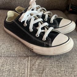 Low Top Black Converse 