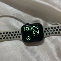 Apple Watch Series 8 45mm. 