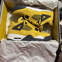 Jordan Retro 4 Lightning