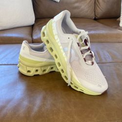 Men’s NEW OC Running Shoes Size 11 
