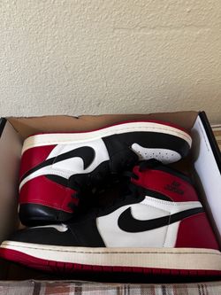 Air Jordan 1 black toe