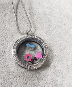 Locket floating necklace