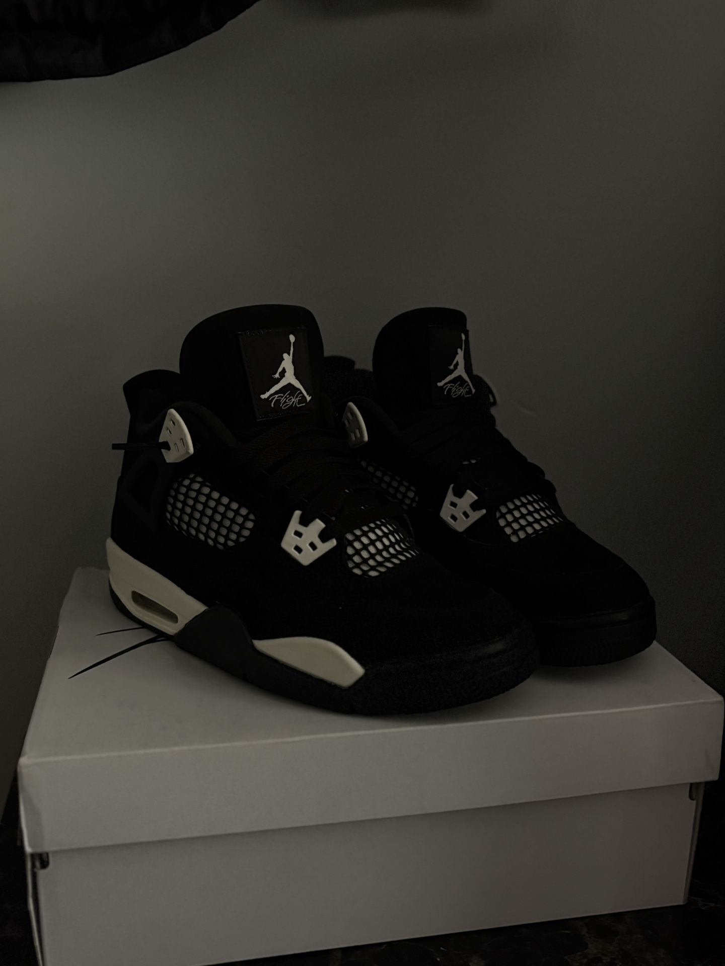 jordan 4 white thunder