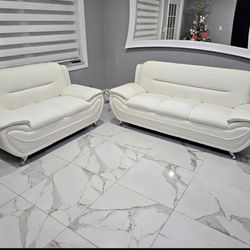 Limited time offer: exclusive deals on sectionals| Finance and delivery available!