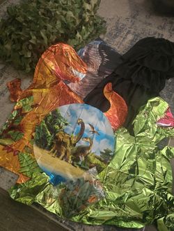 Dinousar party decor