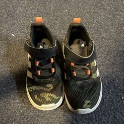 Adidas sneaker kids size 8