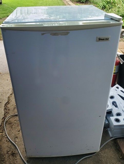 Magic Chef Mini Fridge