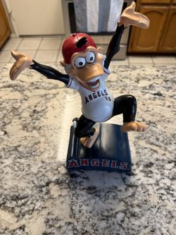 Rally monkey Statue