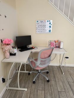 L- shaped desk