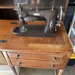 Vintage White Sewing Machine 