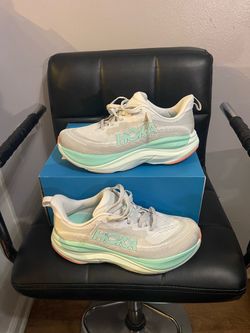 Hoka Sky flow Size 8B Women’s $95