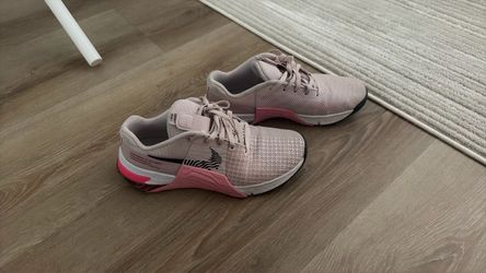 Nike Metcon Training Sneakers Pink