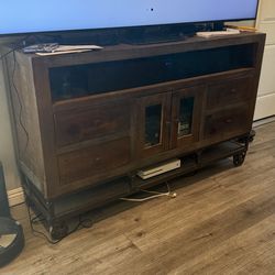 TV stand/entertainment center