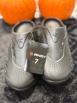 New Groks size 7