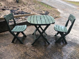 Picnic table and 2 chairs
