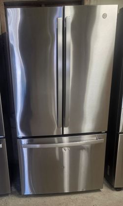 Ge french doors Refrigerator Stainless Steel standard size new condition from scratch and dent minor Cosmetic Issues