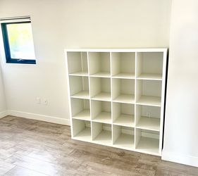 White Bookshelf Bookcase Wooden $25, Excellent condition! Like New!
