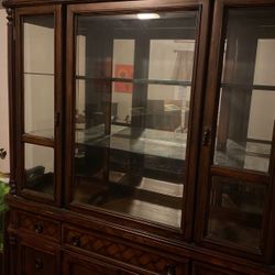 Dining Room Set Hutch With table and 6 Chairs Good Condition 