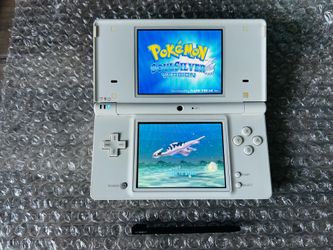 Dsi Nintendo region free with sd card play all games free